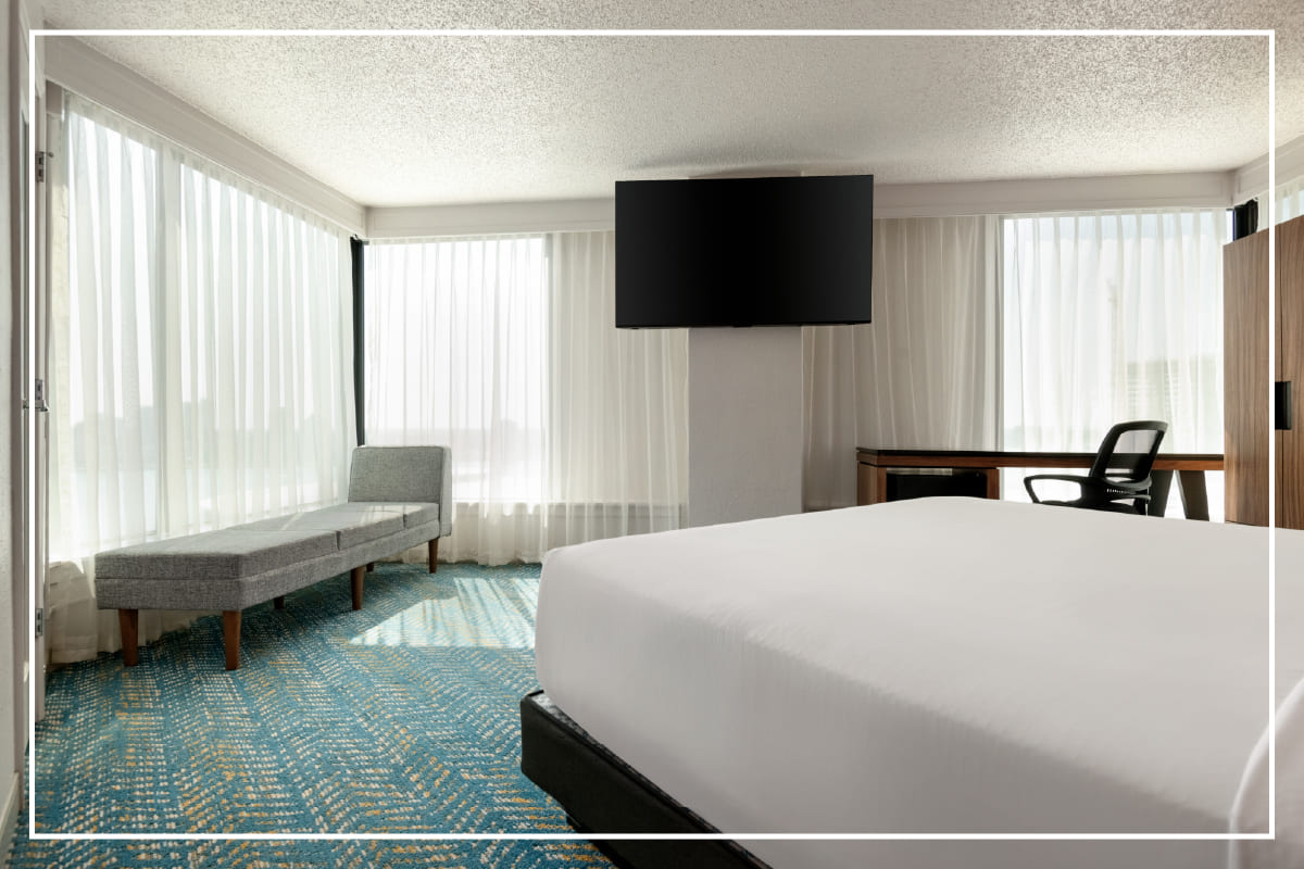 King_Deluxe_Bed_Pontchartrain